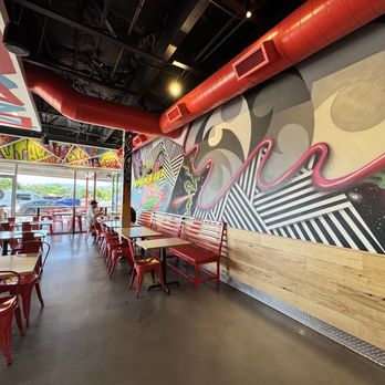 Dave's Hot Chicken - Chicken Shop Near Me - Midvale, Utah