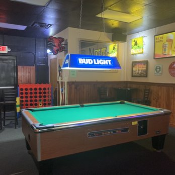 Brewster's Pub - a pool table in a pub - Pubs Near Me - Cary, North Carolina Brewster's Pub - a pool table in a pub - Pubs Near Me - Cary, North Carolina