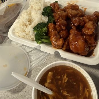 Beansprout Chinese Restaurant - General Tso's Chicken with hot and sour soup - Chinese Near Me - Raleigh, North Carolina Beansprout Chinese Restaurant - General Tso's Chicken with hot and sour soup - Chinese Near Me - Raleigh, North Carolina