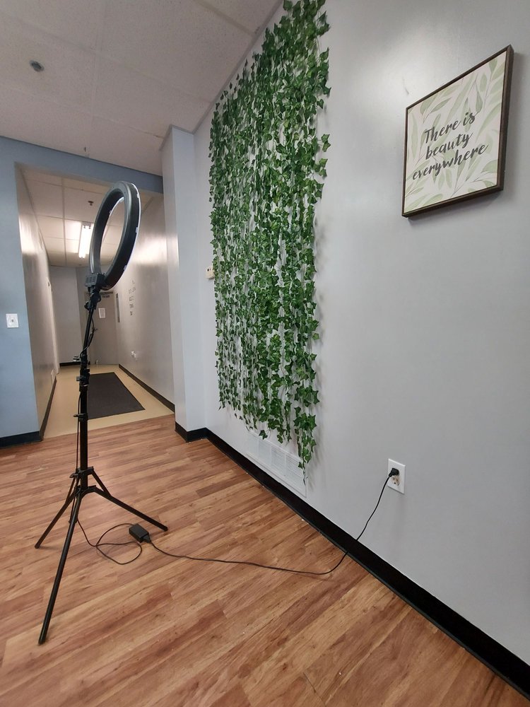 REVIVE SALON Updated June 2024 1951 NW Topeka Blvd, Topeka, Kansas