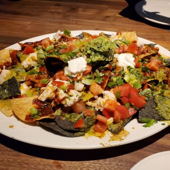 Yard House - Nachos with chicken - New American Near Me - Concord, California