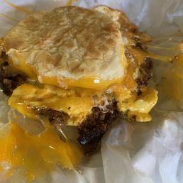 Egg sandwich con beef