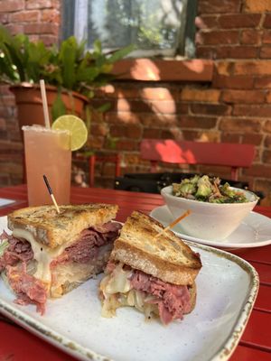Mudgie's Deli and Bar by null