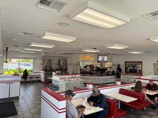 In-N-Out Burger by null