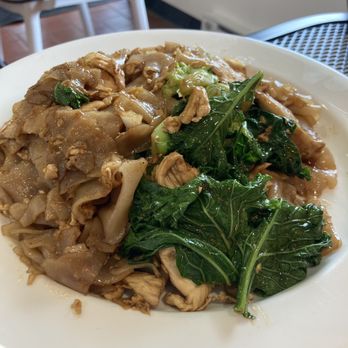 Thai Cookery - Pad see ew chicken - Thai Near Me - Hawthorne, New Jersey Thai Cookery - Pad see ew chicken - Thai Near Me - Hawthorne, New Jersey