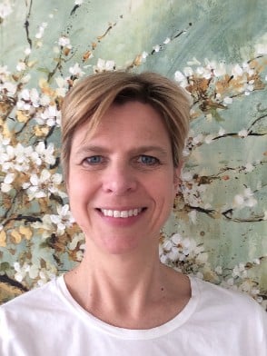 Lisa Karaitis, PsyD - Chicagoland Psychologist - child therapist in Chicago, IL