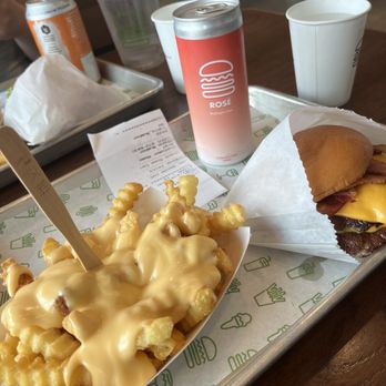 Shake Shack Orlando Premium Outlets - Food Court - Burgers Near Me - Orlando, Florida Shake Shack Orlando Premium Outlets - Food Court - Burgers Near Me - Orlando, Florida