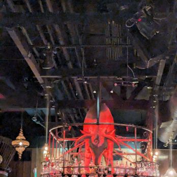 Olé Tapas Bar & Kitchen - Bar in the middle - Spanish Near Me - Long Beach, California