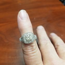 Jewelry Sales & Design - This photo does not do justice to the detail of the ring.