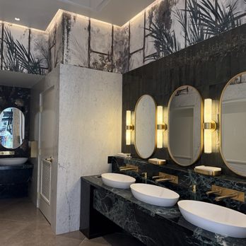 Settecento - Bathrooms - Italian Near Me - Los Angeles, California Settecento - Bathrooms - Italian Near Me - Los Angeles, California