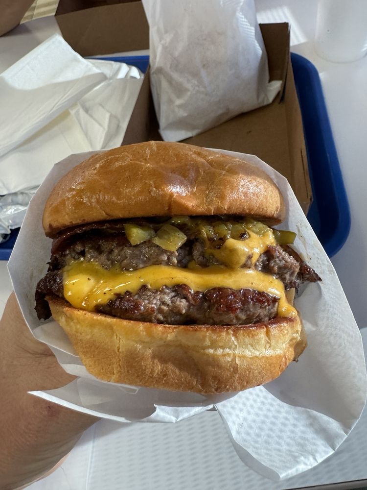Starvin Marvin's Flatburgers Logo