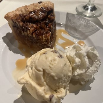 Roaring Fork - Pecan pie with pecan ice cream - American Near Me - Scottsdale, Arizona