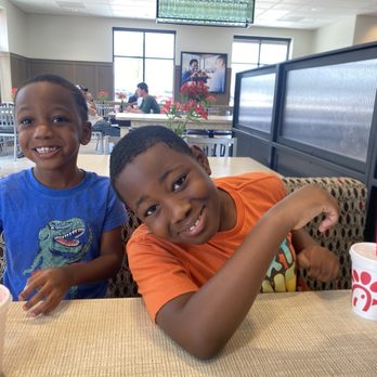 Chick-fil-A - Inside dining for lunch - Fast Food Near Me - Desoto, Texas Chick-fil-A - Inside dining for lunch - Fast Food Near Me - Desoto, Texas