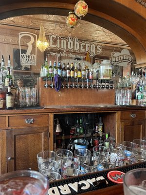Lindberg's Tavern by null