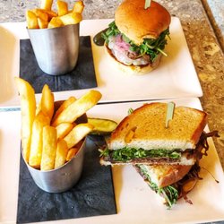 Heart & Crown - Brisket melt & Burger
