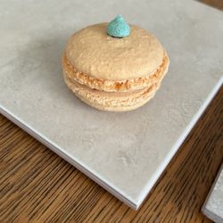 Maisonette - Pumpkin macaron