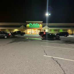 Exterior photo of Publix - Suwanee, Georgia Exterior photo of Publix - Suwanee, Georgia