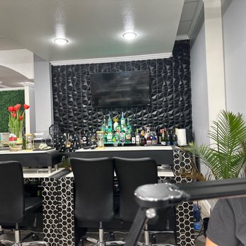 Capucci Nails - also has a full bar!! - Nail Salons Near Me - Tampa, Florida