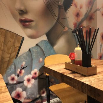 MOMO Ramen - Beautiful wall decorations - Ramen Near Me - Hamburg, HH MOMO Ramen - Beautiful wall decorations - Ramen Near Me - Hamburg, HH