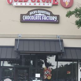 Exterior outside entrance of Cold Stone Creamery - Can't leave without taking the photo of the front right next to Macy's and Nordstrom rack - Frisco, Texas Exterior outside entrance of Cold Stone Creamery - Can't leave without taking the photo of the front right next to Macy's and Nordstrom rack - Frisco, Texas