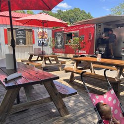 Arnaud's Cajun Kitchen - Outdoor seating
