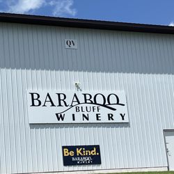 Baraboo Bluff Winery - Sign