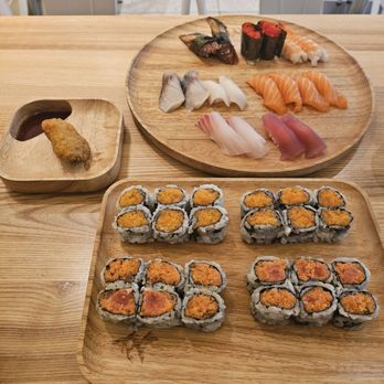 Akino - Spicy tuna roll, spicy salmon roll, salmon nigiri, tuna nigiri, white tuna nigiri, red snapper nigiri, mackerel nigiri, etc. - Sushi Bars Near Me - Flushing, New York