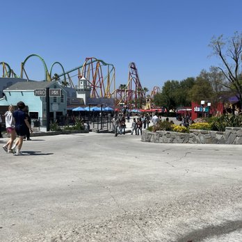 Six Flags Magic Mountain - The Riddler's Revenge - Amusement Parks Near Me - Valencia, California