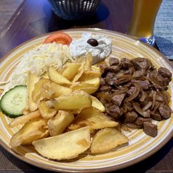 Taverna Santorini - 17.12.24 Mittagstisch, gebratene Leber mit Chipskartoffeln. Sehr lecker...