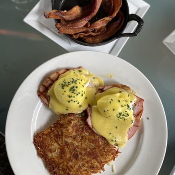 Scratch - Traditional Eggs Benedict and bacon - New American Near Me - Mountain View, California