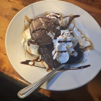 Mews Tavern - Brownie sundae - American Near Me - Wakefield, Rhode Island Mews Tavern - Brownie sundae - American Near Me - Wakefield, Rhode Island