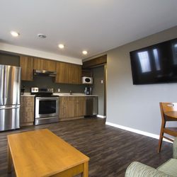 The Howey - Shoreline Suites -Living Room