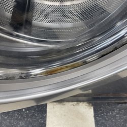 Laundromat Palace - The machine stained my clothes and the lady told me it's nothing she could do for me