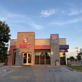 Baskin Robbins - Why advertise a flavor you're not going to bother to have out for people to enjoy? Ask these guys! - Ice Cream & Frozen Yogurt Near Me - Kyle, Texas