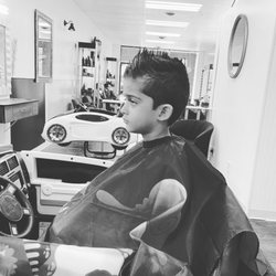 Adams Hair Styling