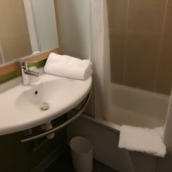 B&B Hôtel Evry-Lisses 2 - Salle de bain