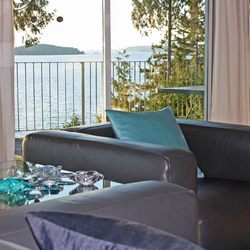 Beachside by the Bay - Beautifully appointed units all with amazing ocean views!