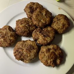 Farm Katerbow - Schweinehackbuletten in der Heissluftfritteuse (180°C, 20Minuten).