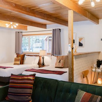 Grand Pine Cabins - Hotels Near Me - Wrightwood, California