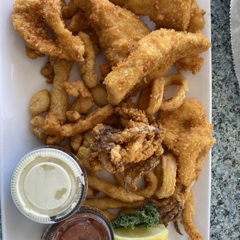 Lazy Days Restaurant - Fried fisherman's platter - Seafood Near Me - Islamorada, Florida