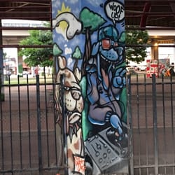 Barry Annino Bark Park - Loved the graffiti art on the columns!
