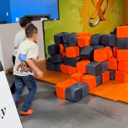 Rockin Jump Ridge Hill - Foam pit