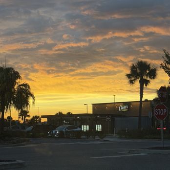 Raising Cane's Chicken Fingers - Restaurant Ambiance - Fast Food Near Me - Lutz, Florida Raising Cane's Chicken Fingers - Restaurant Ambiance - Fast Food Near Me - Lutz, Florida