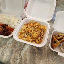 Tuppee Tong Thai Restaurant - Musketeer Chicken, Pad Thai w/ Chicken and Shrimp Toast.