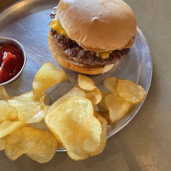 Validation Ale - Kids burger - Breweries Near Me - Santa Barbara, California