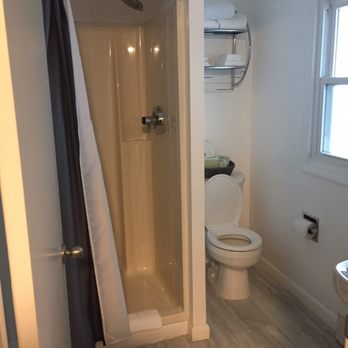 Kittery Inn and Suites - Clean bathroom - Hotels Near Me - Kittery, Maine Kittery Inn and Suites - Clean bathroom - Hotels Near Me - Kittery, Maine
