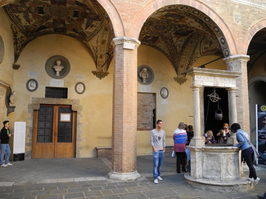 Palazzo Chigi Saracini by null