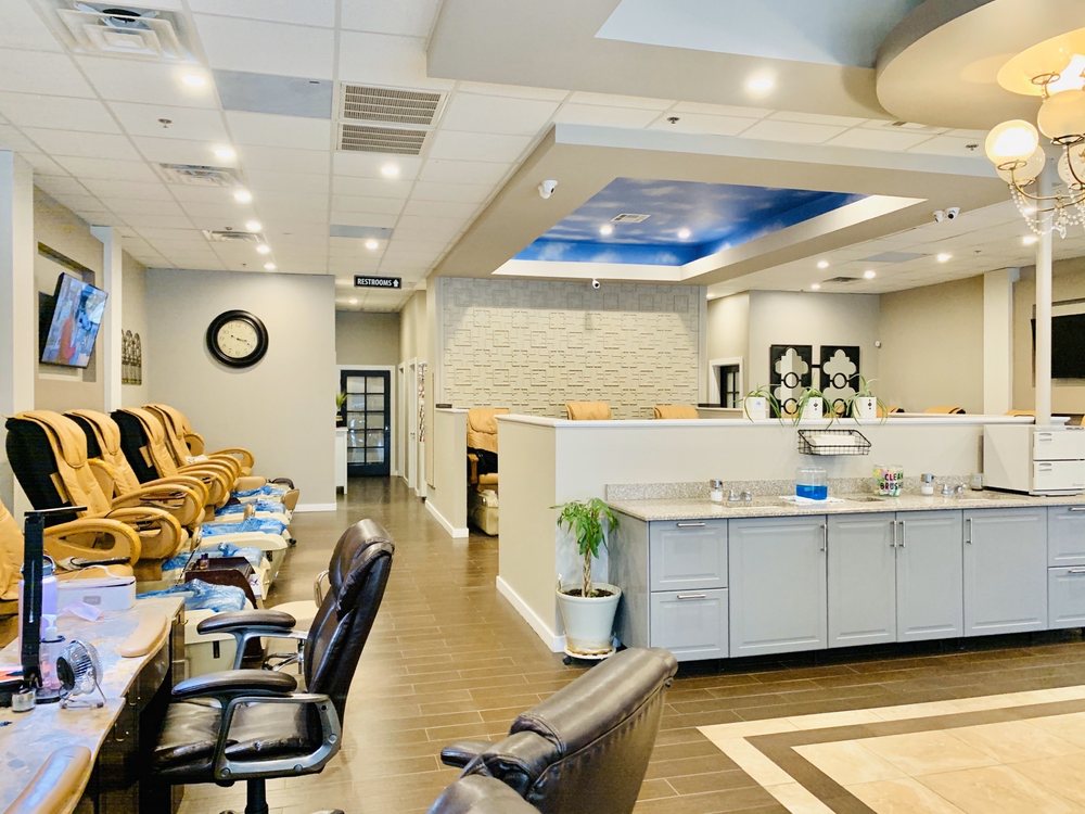Lux Nail Spa