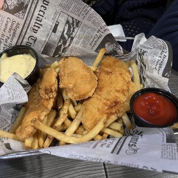 The Good Life - Chicken Fingers - Bars Near Me - Massapequa Park, New York