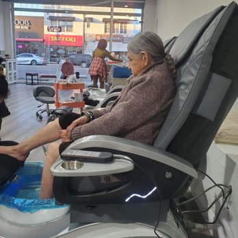 Luchic Nails Bar - Grandma's first mani-pedi! - Nail Salons Near Me - Los Angeles, California